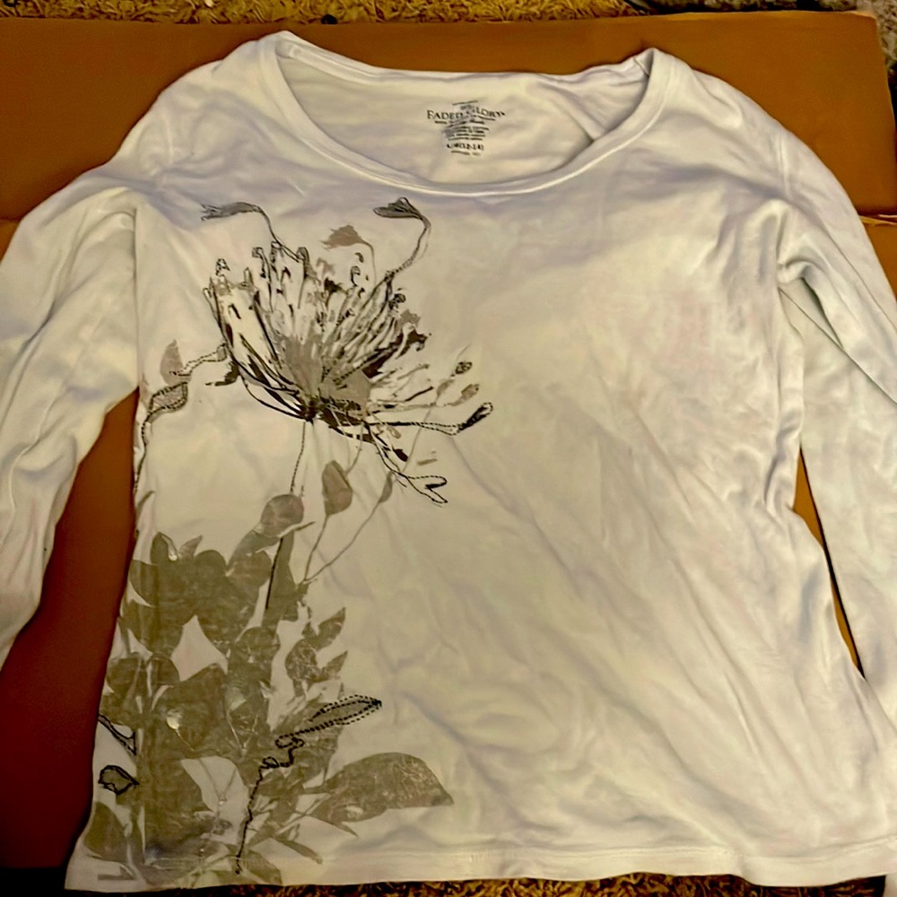 Faded glory long sleeve -flower - white